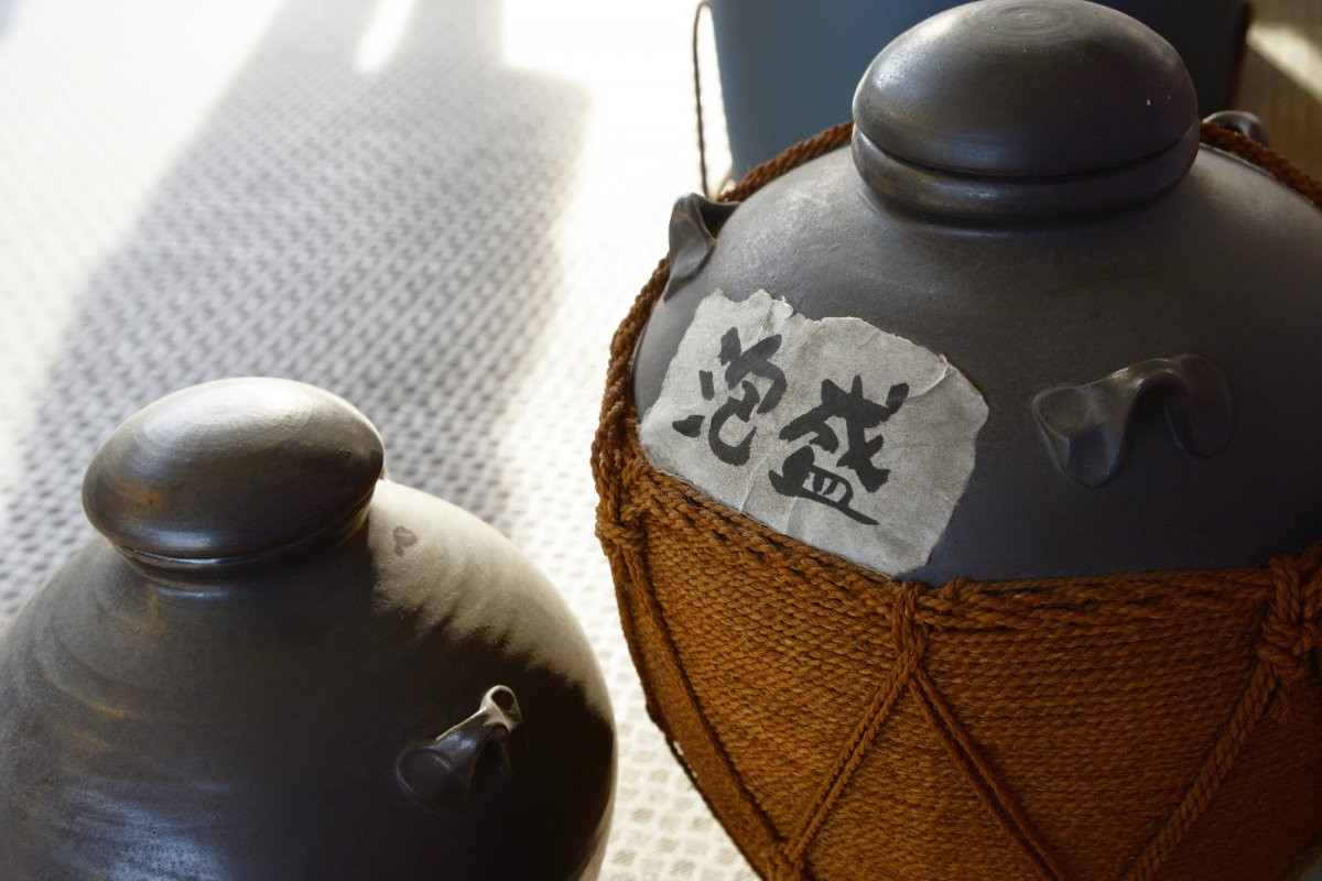 古酒（くーす）って何？ | 泡盛・古酒をたしなむ | 沖縄観光情報WEB