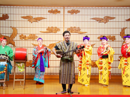 琉球民謡と舞踊を堪能できるお店