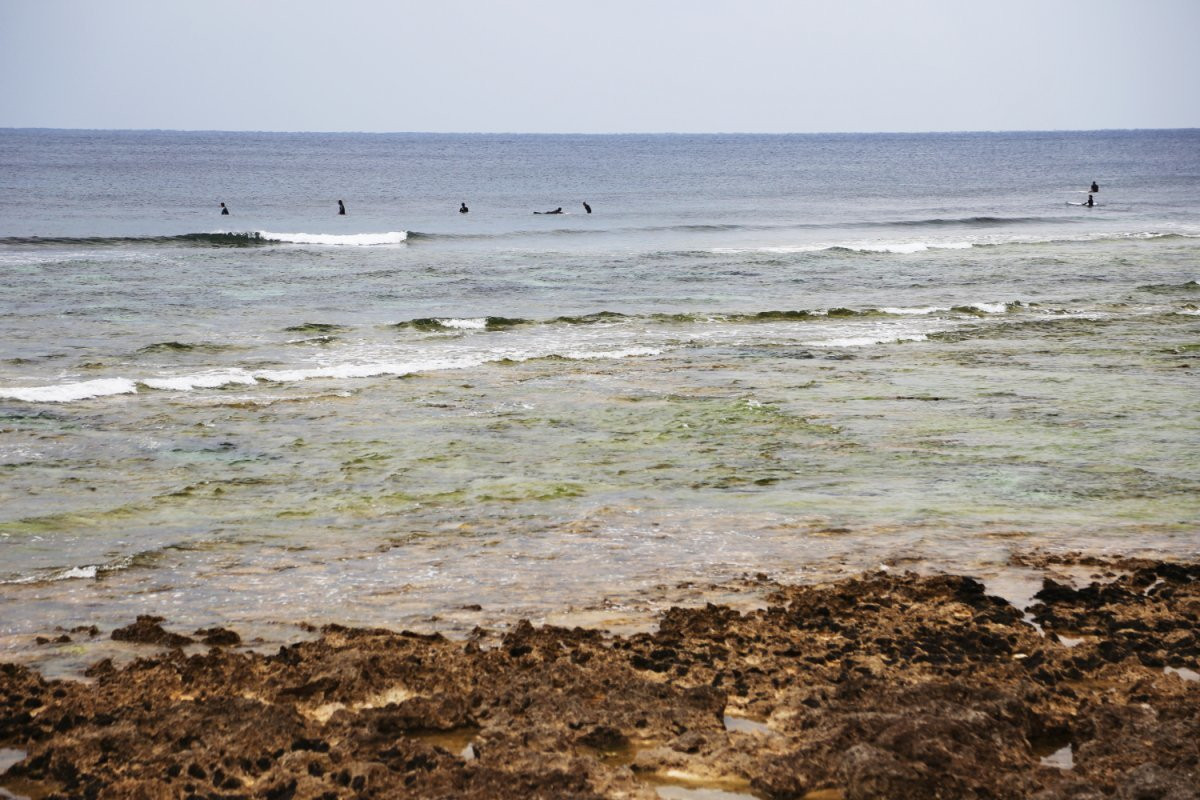 おすすめサーフポイント 極上の波に出会える 沖縄サーフィンに挑戦 沖縄観光情報webサイト おきなわ物語