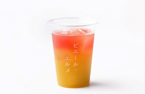 パイナップル＆ハイビスカスのジュース（イートイン715円/テイクアウト702円）