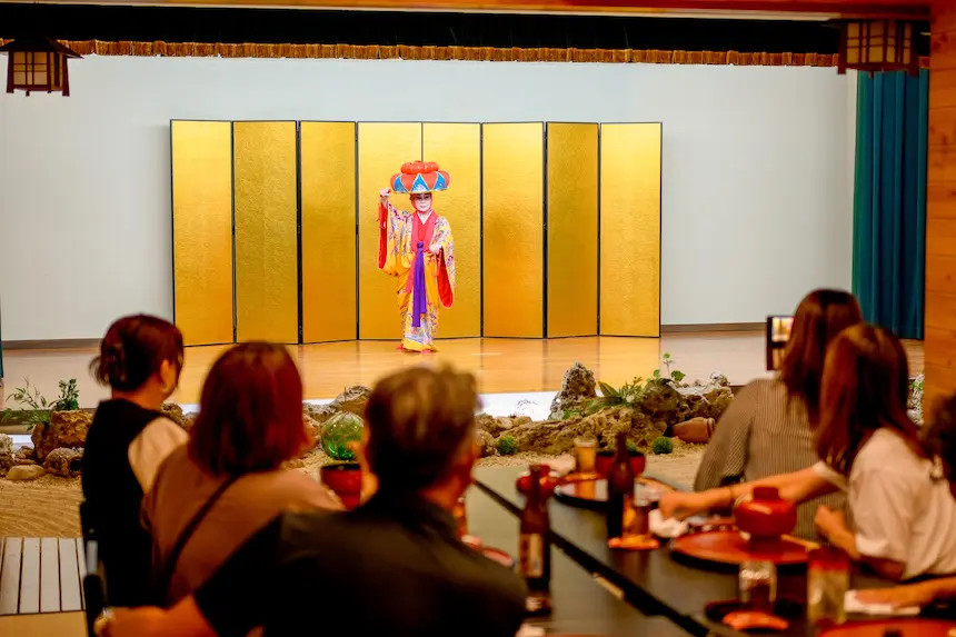 琉球料理と琉球舞踊「四つ竹」久米店