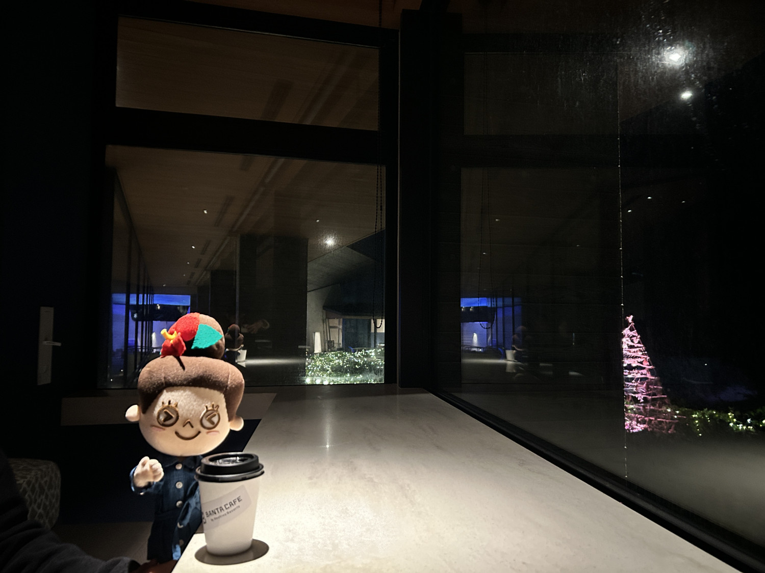 屋内で足を伸ばしてくつろげる「ごろごろラウンジ」