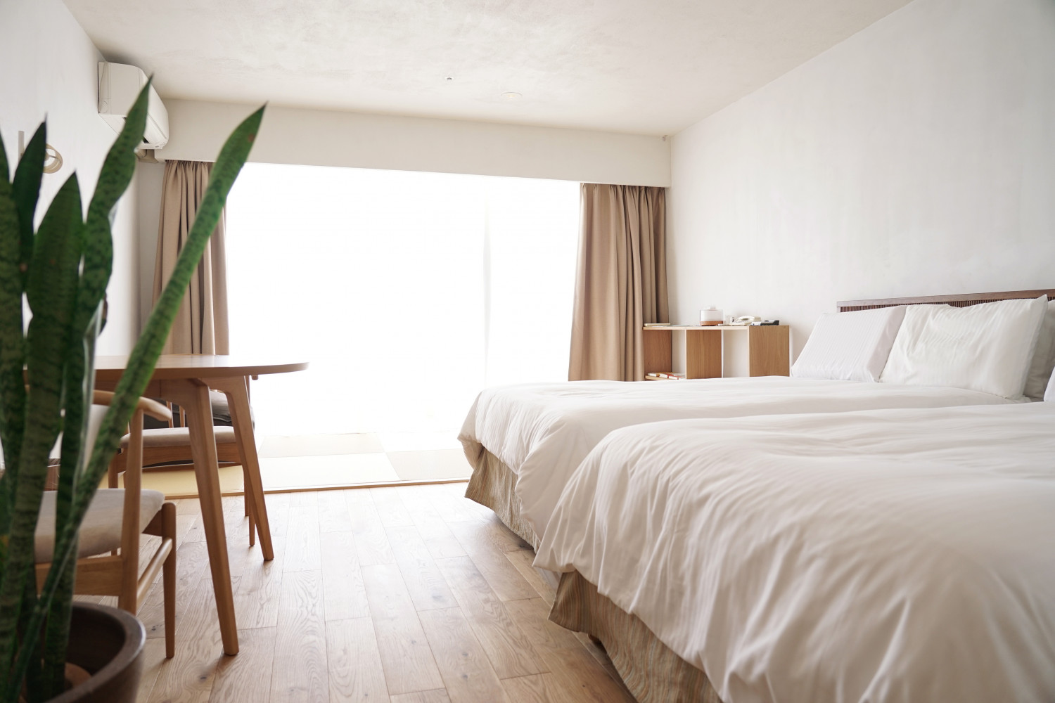 ご宿泊券（最大10名宿泊 沖縄県のブティックホテル STAY KARATEL かり  