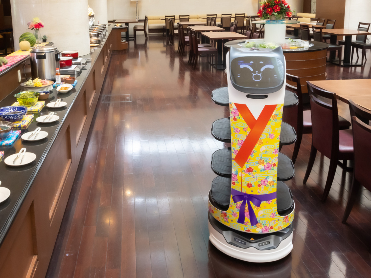 沖縄民族衣装「琉装」柄の配膳ロボット
