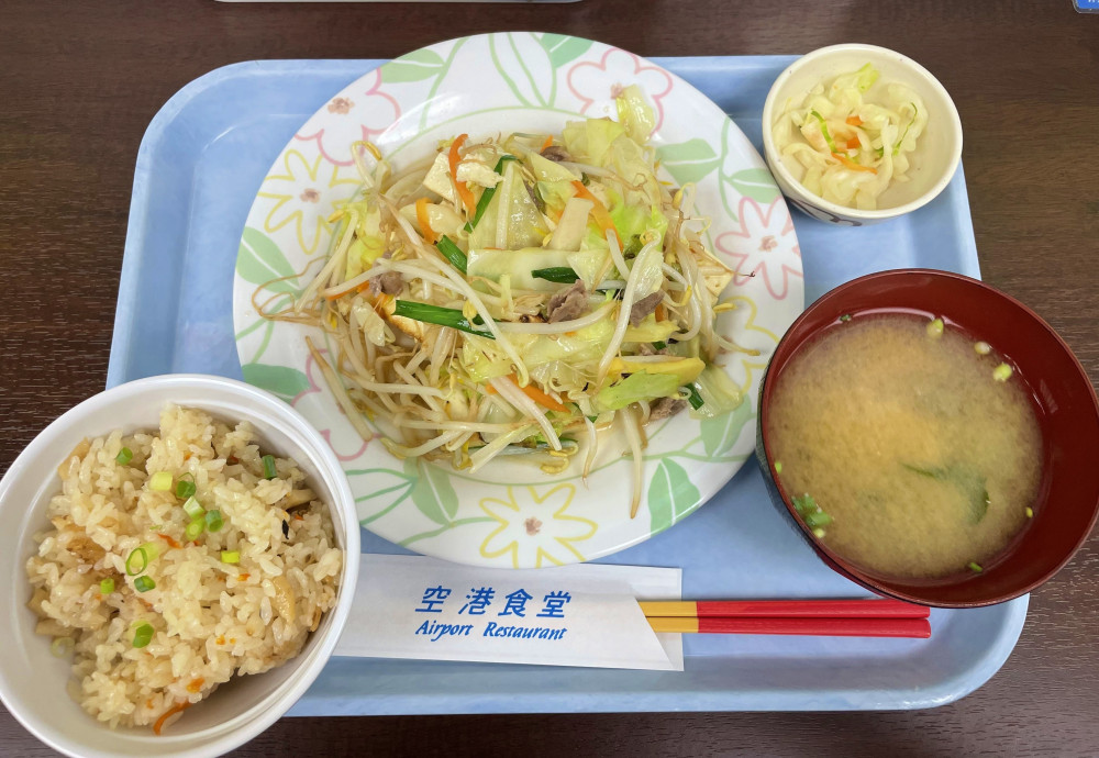豆腐ちゃんぷる～定食とジューシー（沖縄風炊き込みご飯）