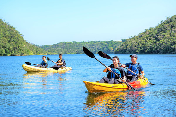 ダム湖でのカヌー体験