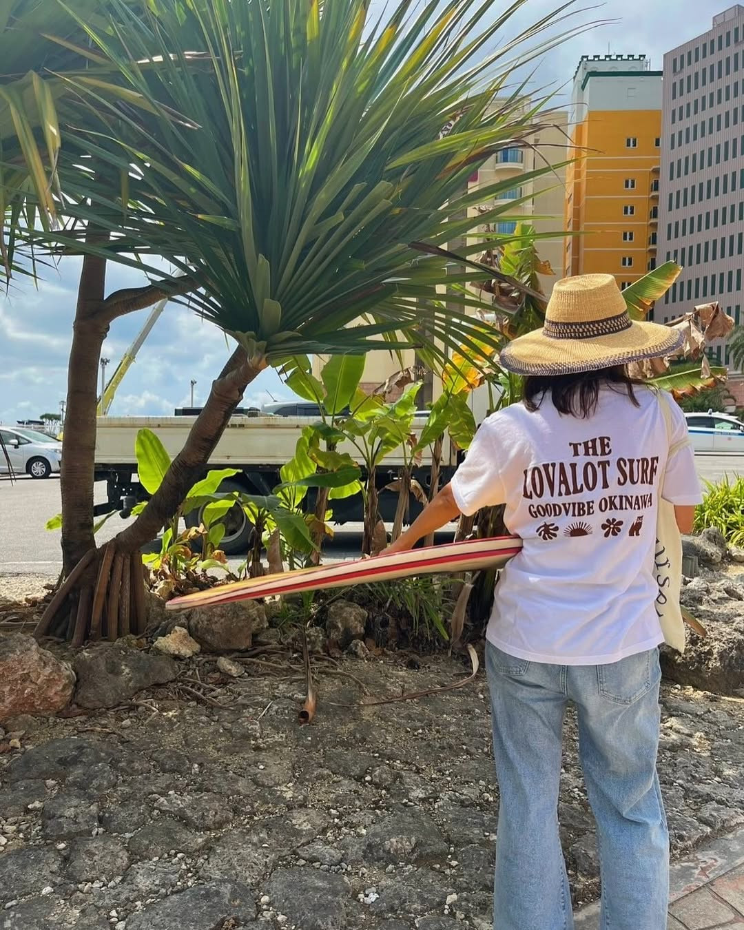 LOVALOTのオリジナルTシャツ