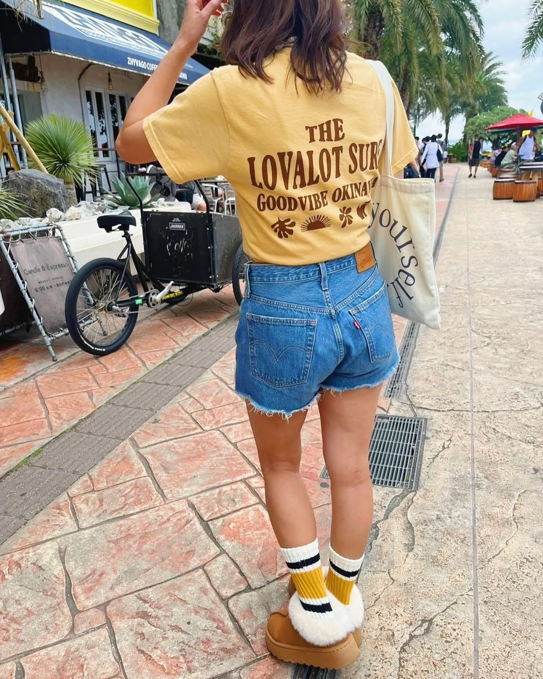 LOVALOTのオリジナルTシャツ