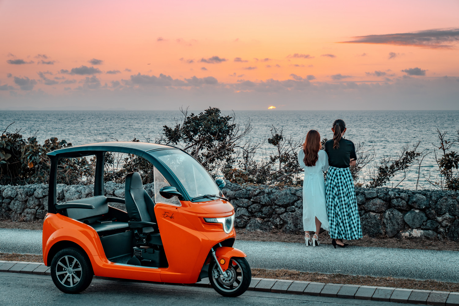 沖縄県内急拡大中！電動トゥクトゥク Emobi(えもび) | 沖縄観光情報WEB