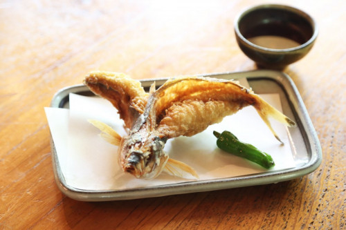 さくっと香ばしいグルクンの唐揚げは県民の定番食