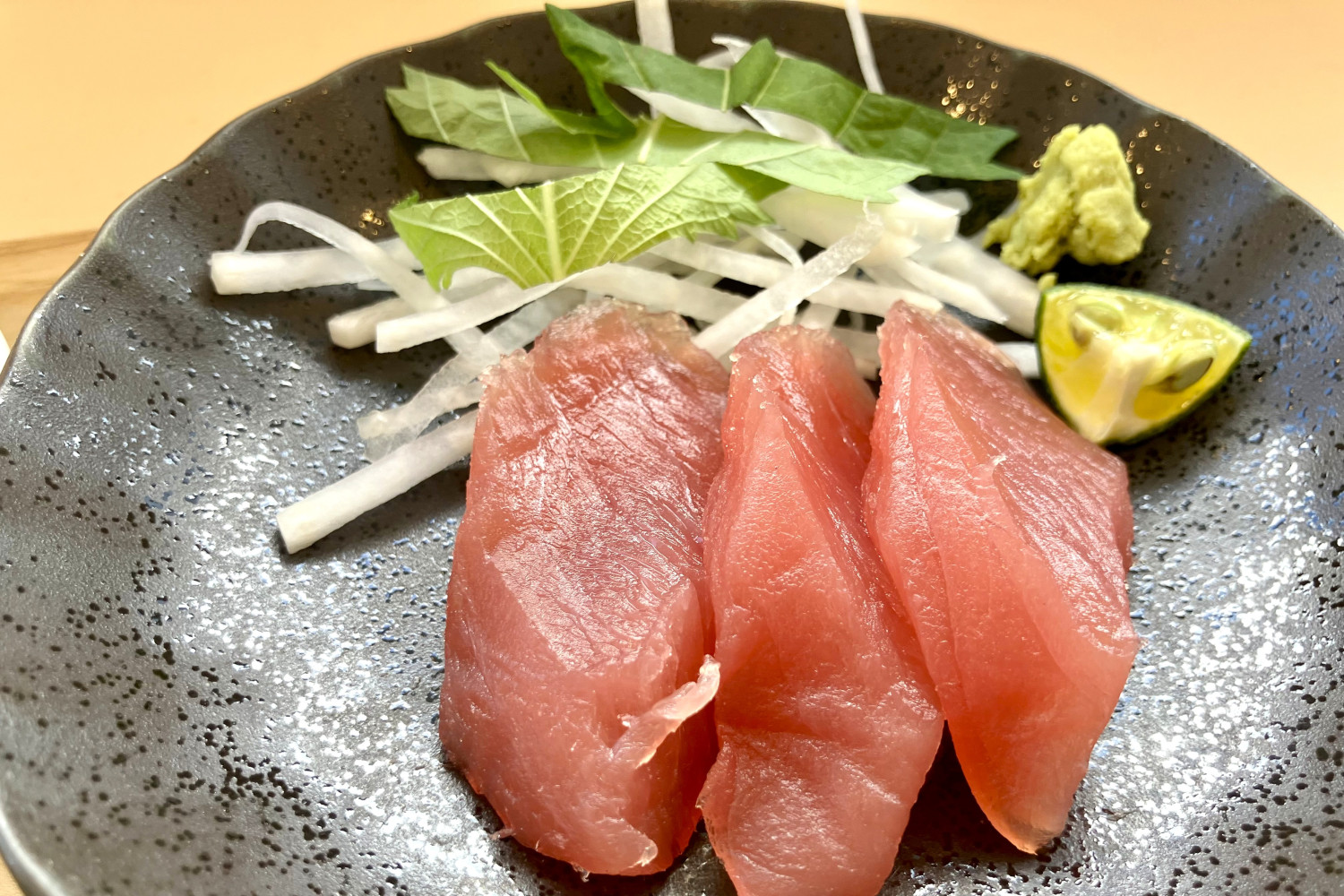 南大東島から直送のキハダマグロが付いています