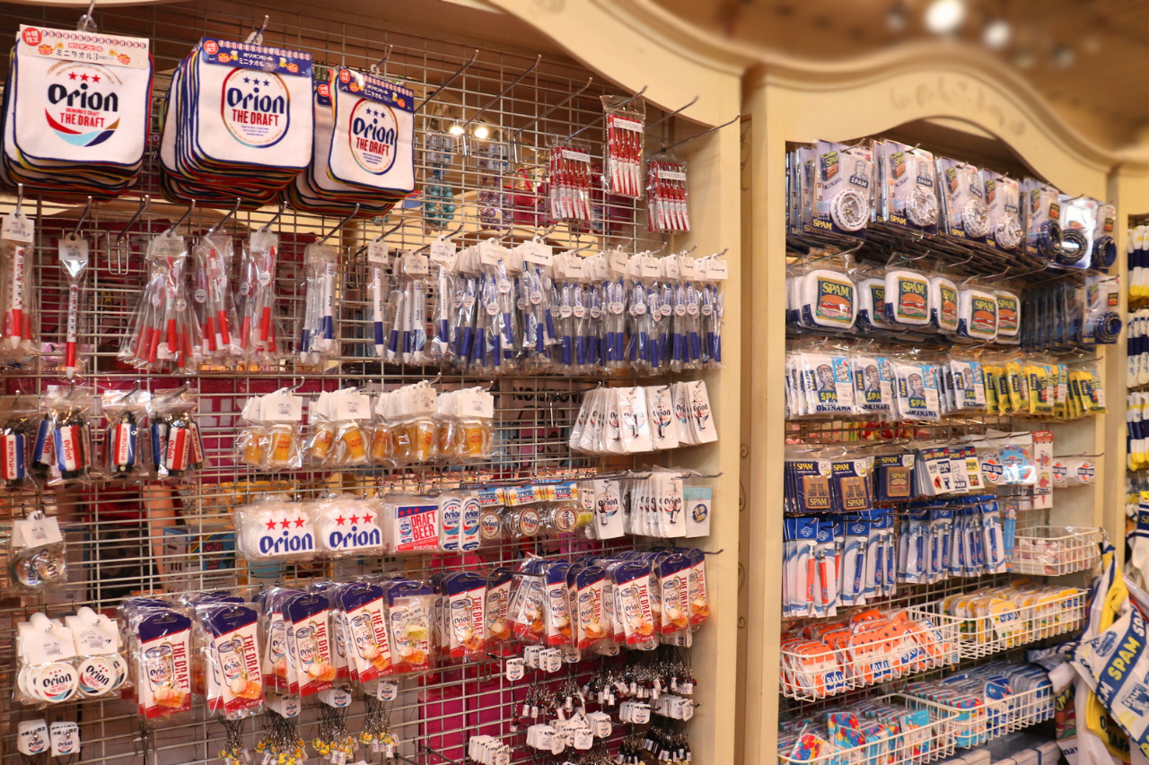 沖縄企業グッズもあるよ!