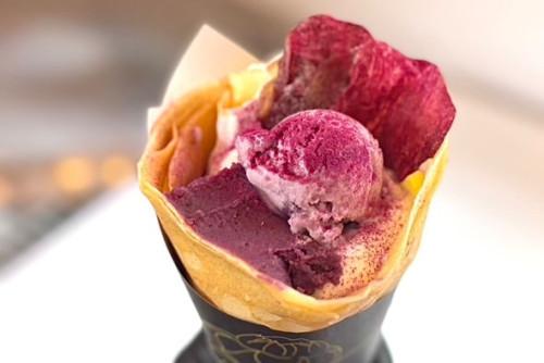 紅芋クレープは沖縄県産紅芋を使用 ！