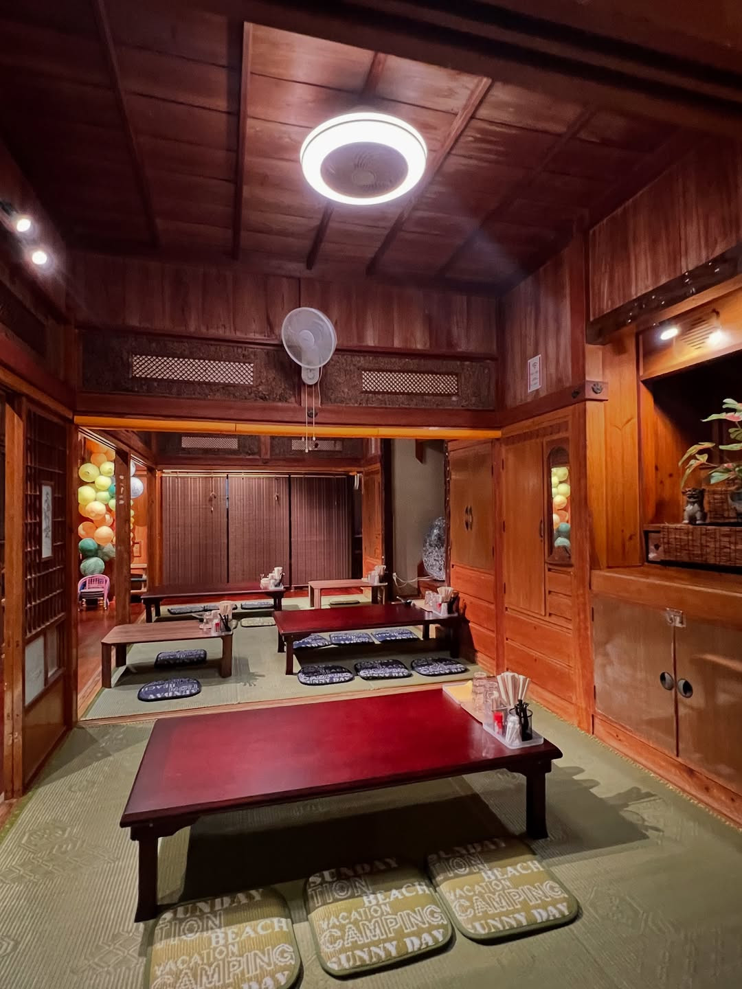 「オジーオバーの家に帰ってきたみたい」と評判の店内