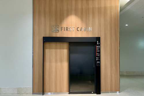 キャビン入口（ 那覇空港旅客ターミナルビル内1F）