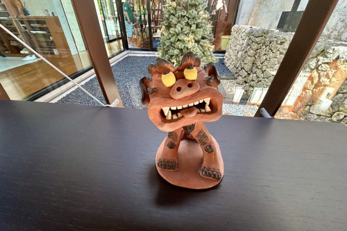 お店で見つけた可愛いシーサーの置物(*^-^*)