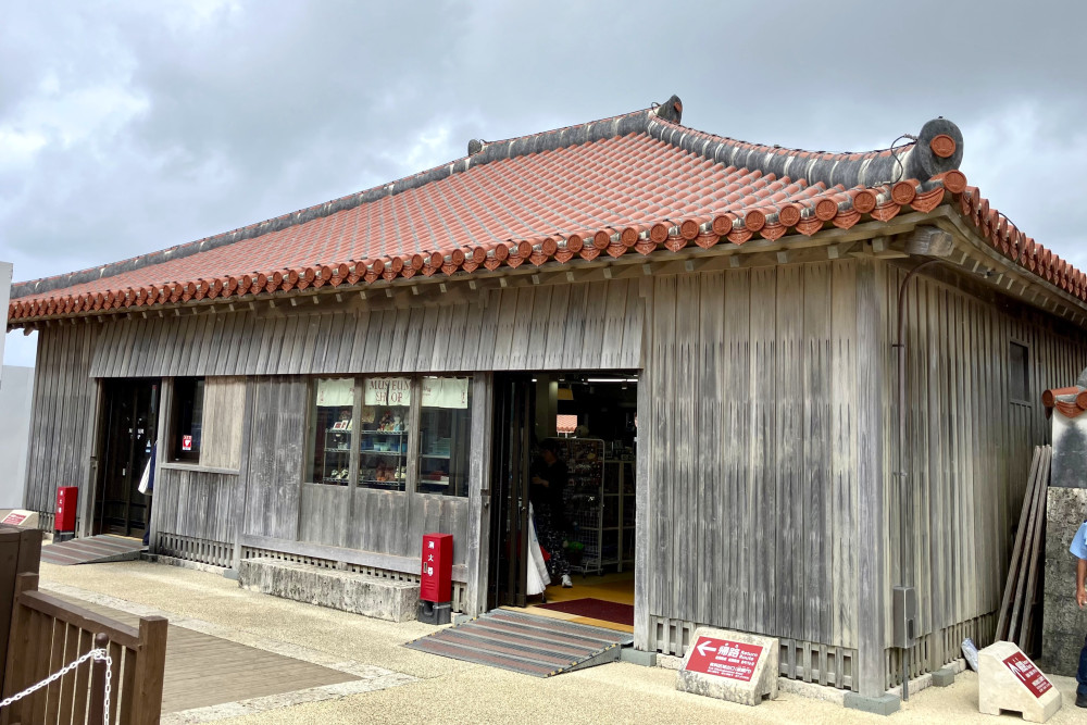 ミュージアムショップ球陽外観  ©国営沖縄記念公園(首里城公園)