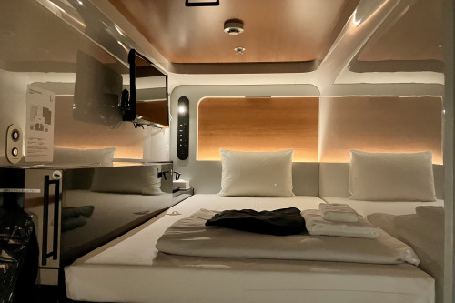 プレミアムエコノミークラスキャビン(W1.2 × D2.1 × H1.0 m)