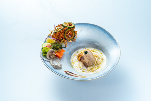 salmon noodle 3.0 首里店