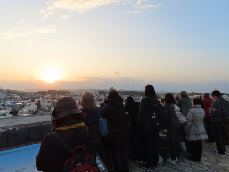 首里城で迎えよう！初日の出見学会　（☎要予約）