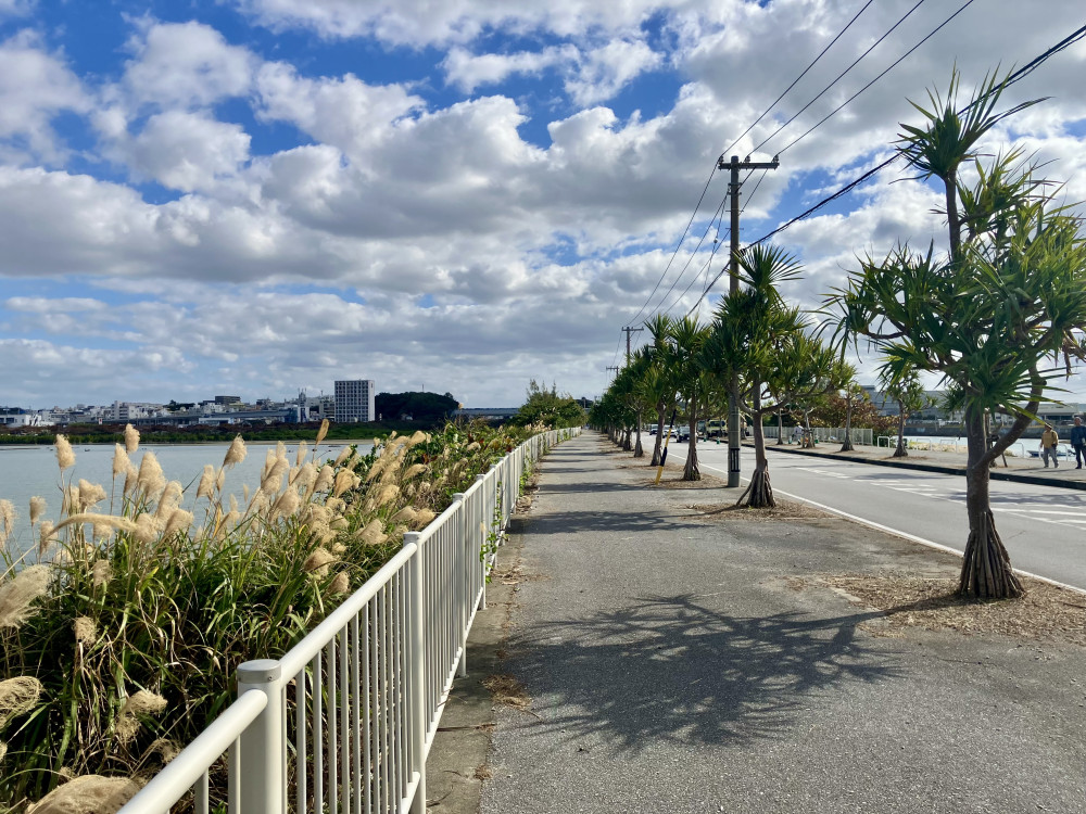 瀬長島海中道路
