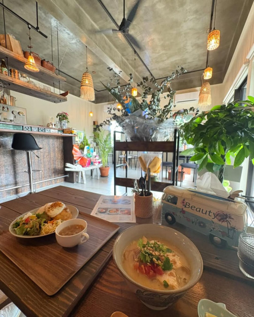 ほっと一息つける場所をコンセプトにした店内