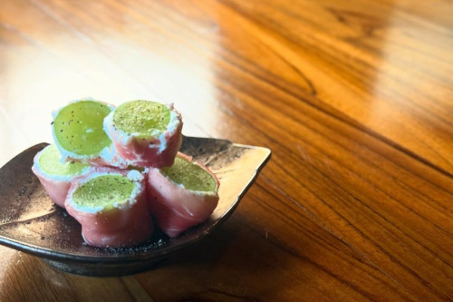 生ハムで巻いた「マスカットとマスカルポーネ」は大人気の一品