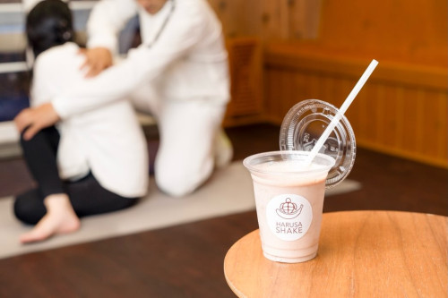 整体師・鍼灸師のオーナーによるマッサージを受けられるスペースも。