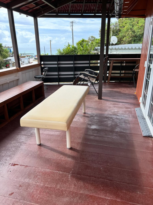 テラス席でドリンクを片手に景色を楽しんだり、マッサージを受けることもできます。