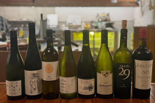 ワイン、日本酒、焼酎、季節のサワー、泡まで美味しいビールなど、料理に合わせて楽しめる