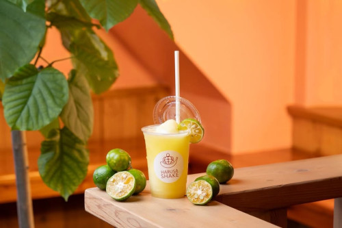 沖縄の日差しを浴びて育ったシークヮーサーを使用した「シークヮーサーシェイク」