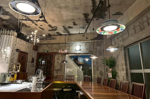 カウンター14席のみの ”オトナの隠れ家＂