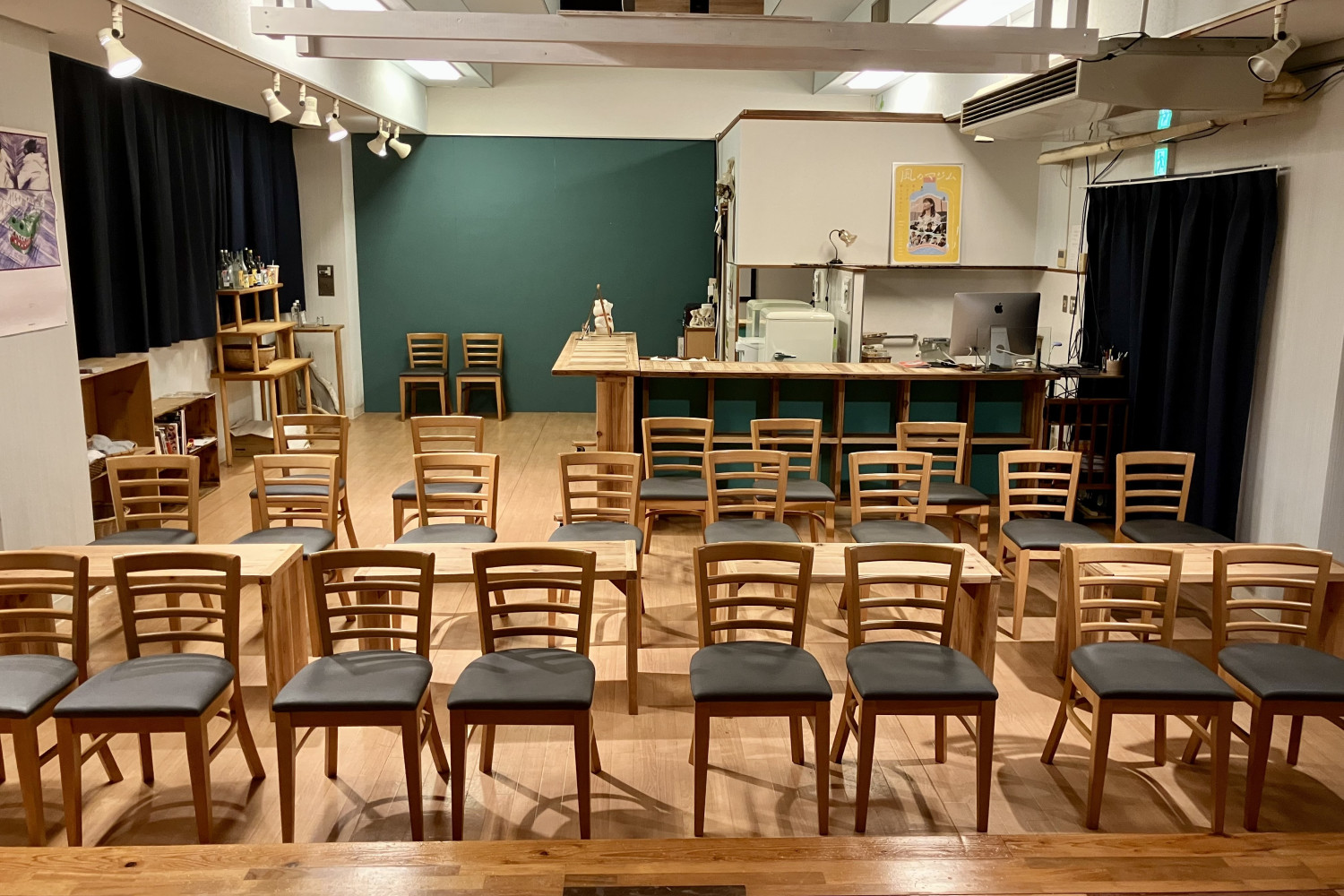 席数は30席前後の小さめのスペースで、アットホームな雰囲気