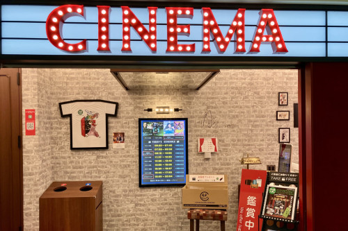 那覇空港国内線ターミナル3階、チェックインロビー奥にあります。