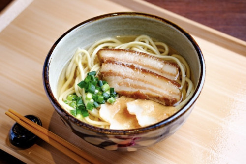 新来そば宮古島本店〈宮古島〉