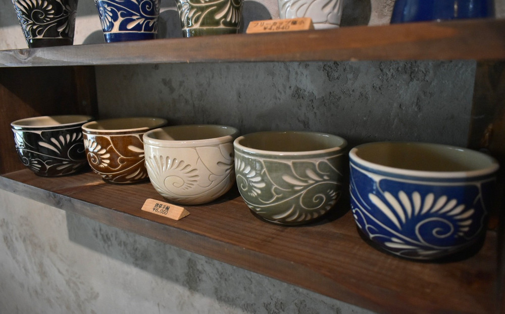 手のひらにやさしくなじむ　唐草手腕