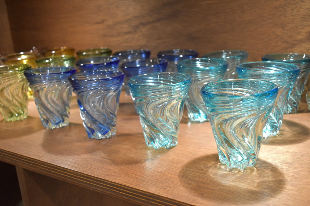 波のような美しさをまとう　Sモールグラス