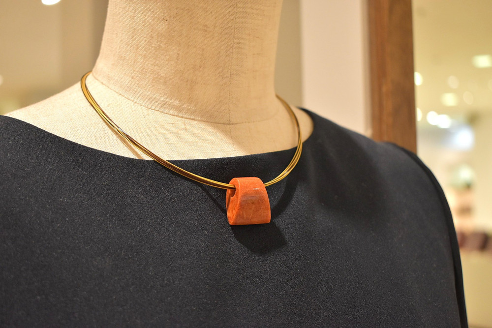 沖縄の海を思わせる　サンゴモチーフのアクセサリー