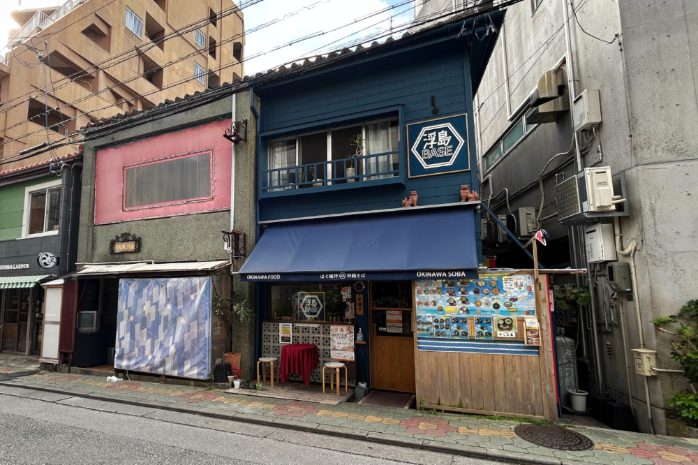 沖縄そば店「浮島BASE」