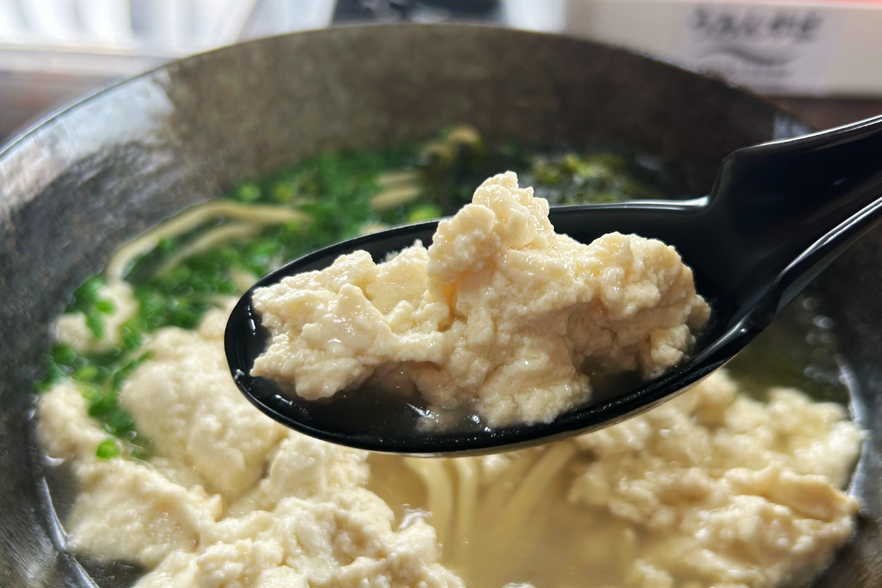 糸満の老舗豆腐屋「宇那志豆腐」のゆし豆腐