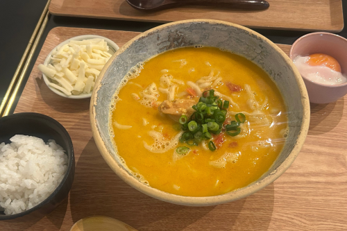 「ハーブが香るバターチキンカレーそば」