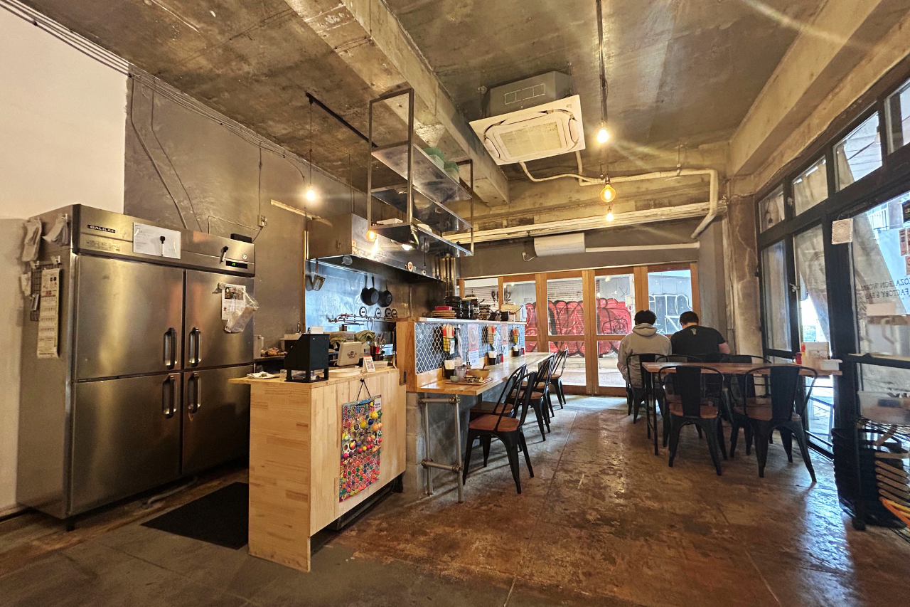 おしゃれで温かみを感じる店内