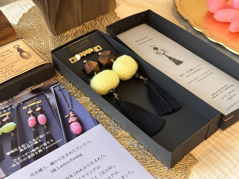 蛍光シルクアクセサリー