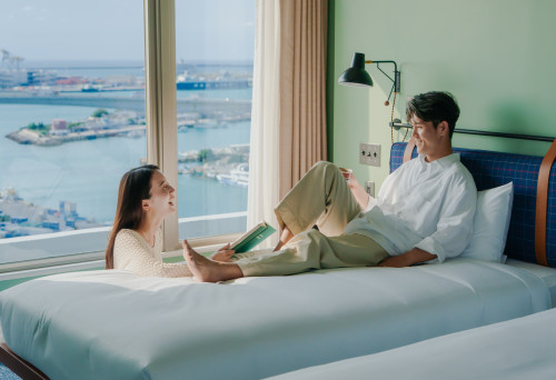 快適さと上質さを兼ね備えたPremium Corner Bayside（客室面積:57㎡ ＋ 30㎡/全自動洗濯乾燥機付/定員:5名）