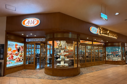 A&W Casual DINNING プラザハウス店（沖縄市）