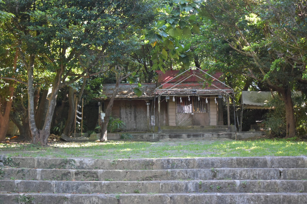世持神社