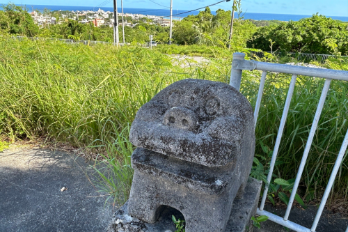 奥武島入口の獅子