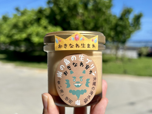 食後は奥武島の絶景とともに味わう、沖縄素材のプリン「しまねこぷりん」