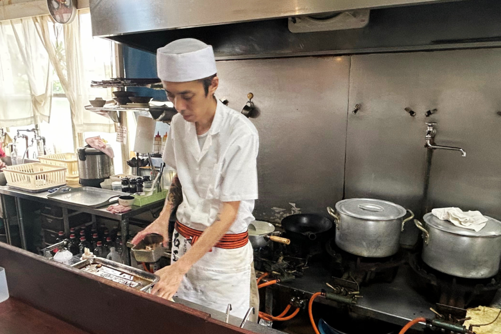 「鶏そば屋いしぐふー」店長の稲福さん