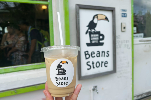食後に味わいたい黒糖ラテ「沖縄セラードコーヒー ビーンズストア 港川店＆焙煎所」
